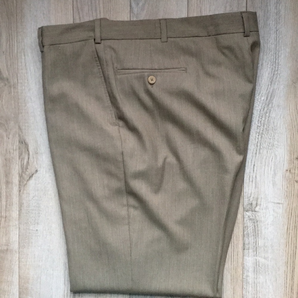 Men’s lightweight dress pant